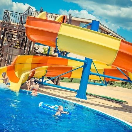 Holiday Fort Golf Club ساني بيتش المظهر الخارجي الصورة