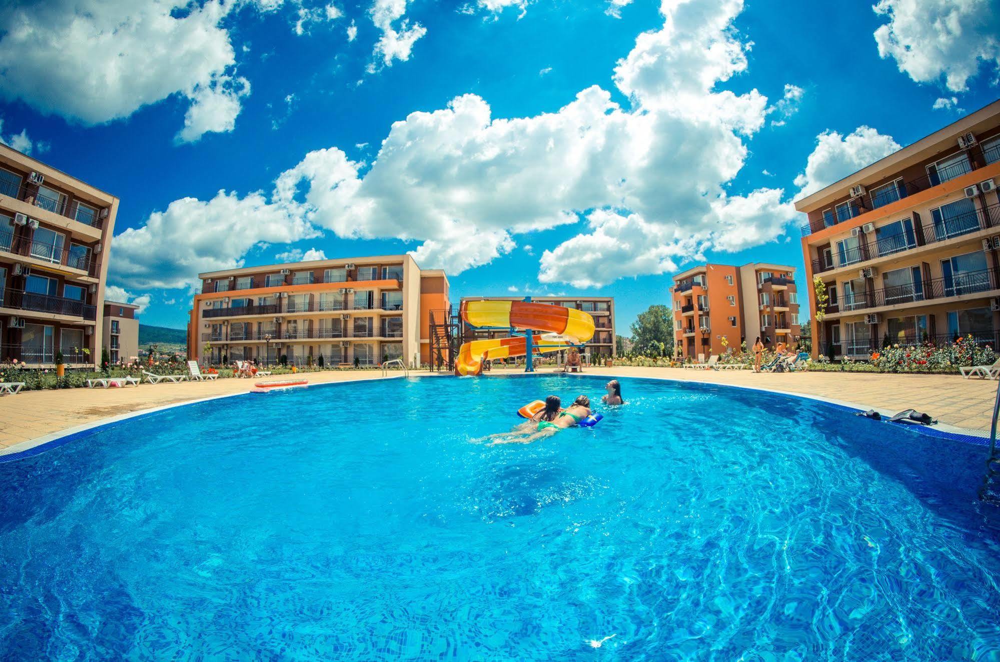 Holiday Fort Golf Club ساني بيتش المظهر الخارجي الصورة