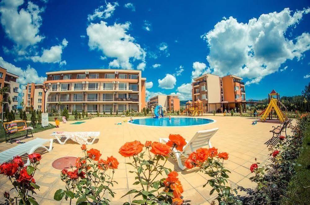 Holiday Fort Golf Club ساني بيتش المظهر الخارجي الصورة