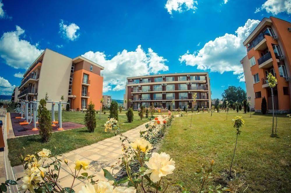 Holiday Fort Golf Club ساني بيتش المظهر الخارجي الصورة