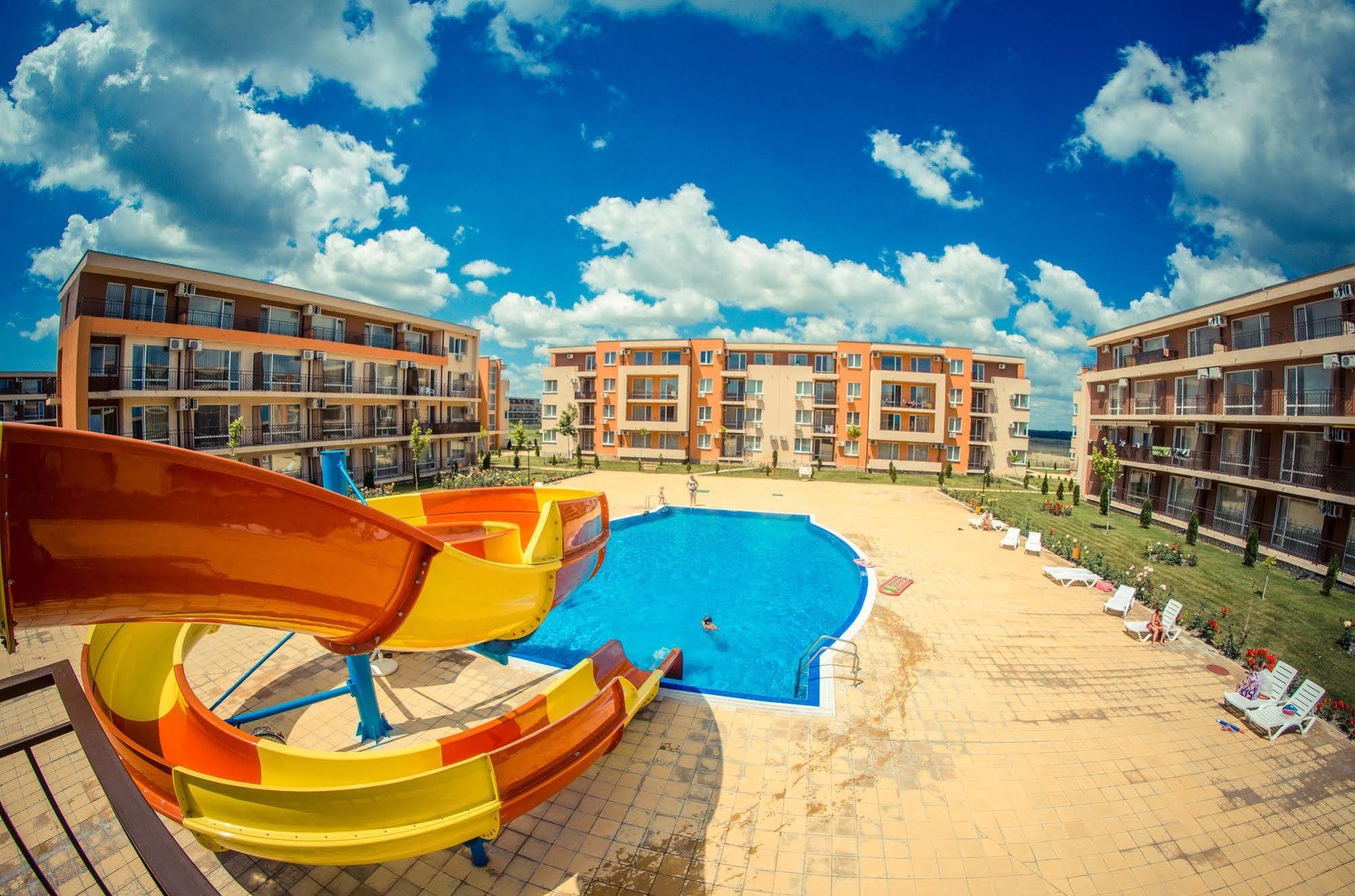 Holiday Fort Golf Club ساني بيتش المظهر الخارجي الصورة